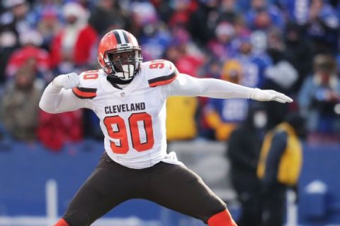 Browns trade DE Ogbah to Chiefs for S Murray