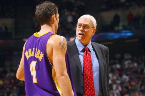 Phil Jackson pops in for surprise visit to Lakers