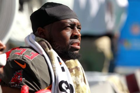 Ex-Bucs DT McCoy chooses to play for Panthers