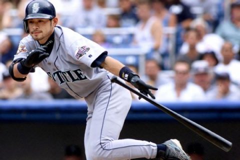 Mariners sign Ichiro ahead of series in Japan