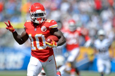 Chiefs sign Hill to 3-year, $54 million extension