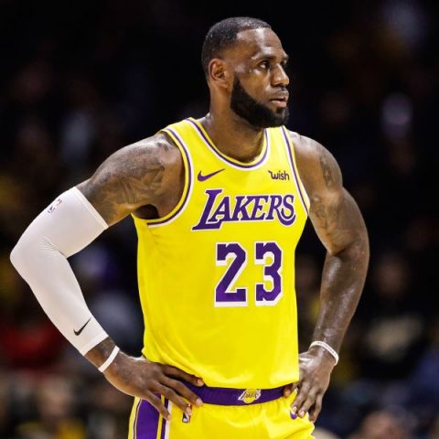 Lakers say they’ll scale back on LeBron’s minutes