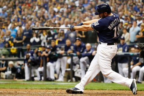 Source: Infielder Moustakas back to Brewers