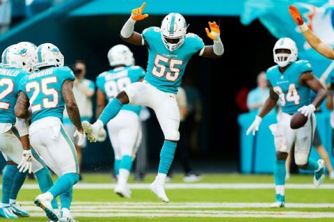 Dolphins reach $39M extension with LB Baker