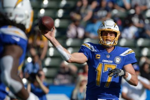Rivers completes 25 straight passes to tie mark