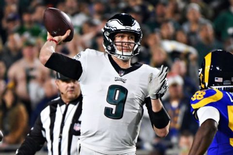 Eagles sticking with Foles at QB; no IR for Wentz