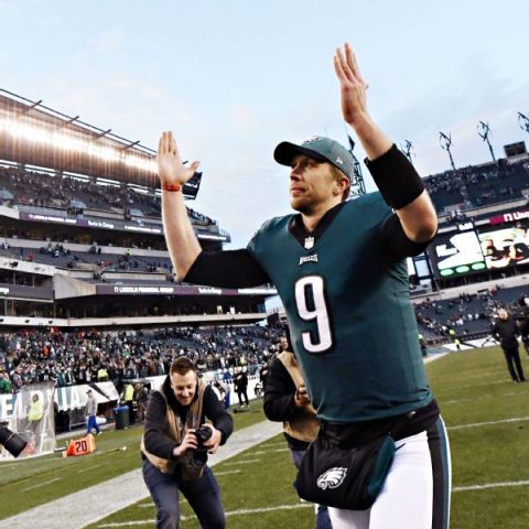 Foles feels ‘great’ after big hit, OK for Week 17