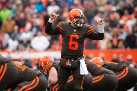Mayfield pleads ignorance after Hue staredown