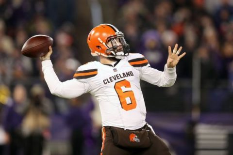 Mayfield breaks record for TD passes by rookie