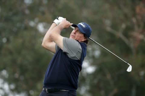 Mickelson shoots 12-under 60, tying career low