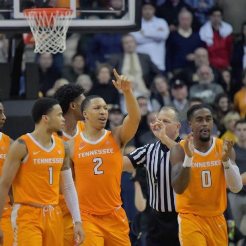 Tennessee leads AP poll again; top 6 unchanged