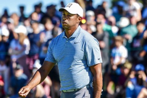 Tiger struggles with irons, putting at Torrey Pines