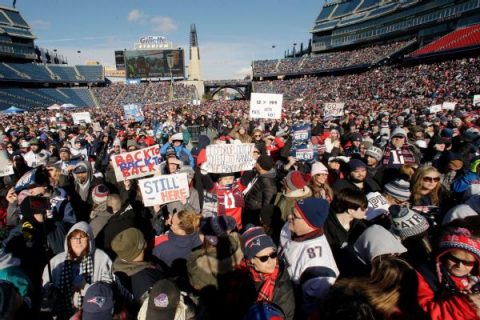 Patriots draw 35,000 fans to Super Bowl rally
