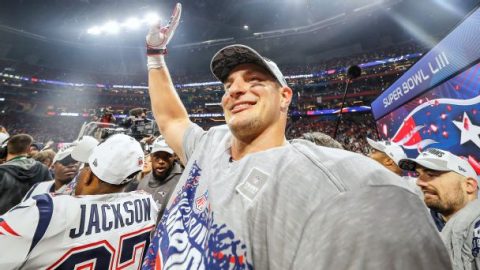 Gronkowski pens farewell letter to Patriots, says his ‘fire is back’