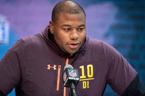 Clemson DT Lawrence hurts leg in 40 at combine