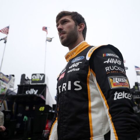 Suarez, McDowell scuffle after on-track incident