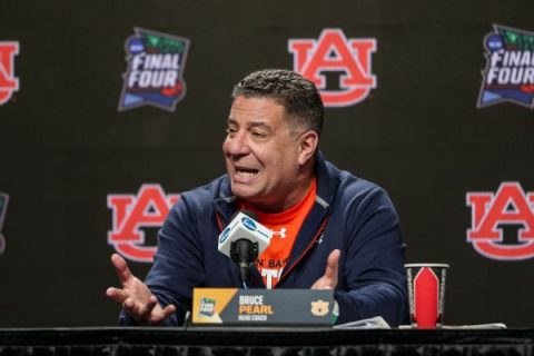 Auburn men’s hoops imposes postseason ban