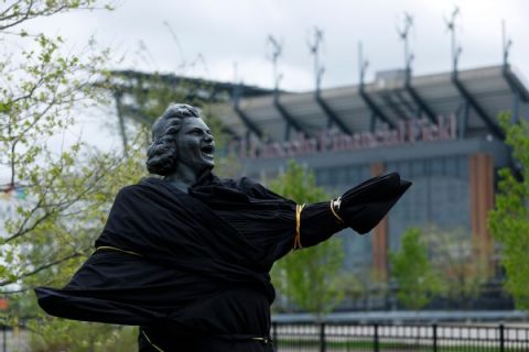 Flyers remove Kate Smith statue outside stadium