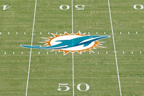 Sources: Rebuilding Dolphins eye QBs in ’20 draft