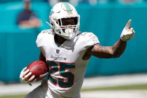 Sources: Dolphins to give CB Howard record deal