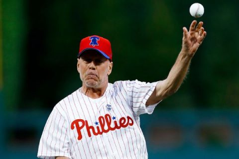 ‘Die Hard’ fan: Willis one-hops first pitch in Philly
