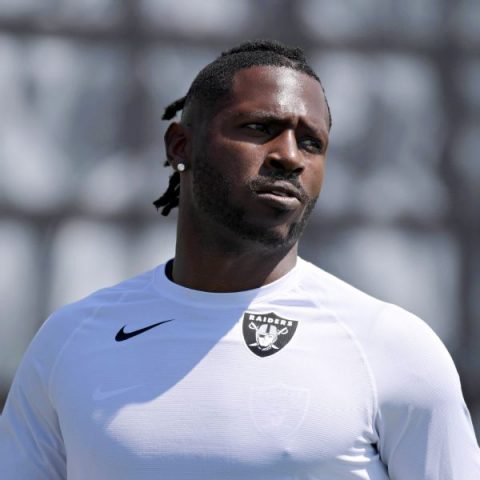 AB reacts to fines from Raiders, has new helmet