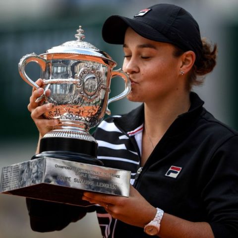 Barty, citing virus, won’t defend French Open title