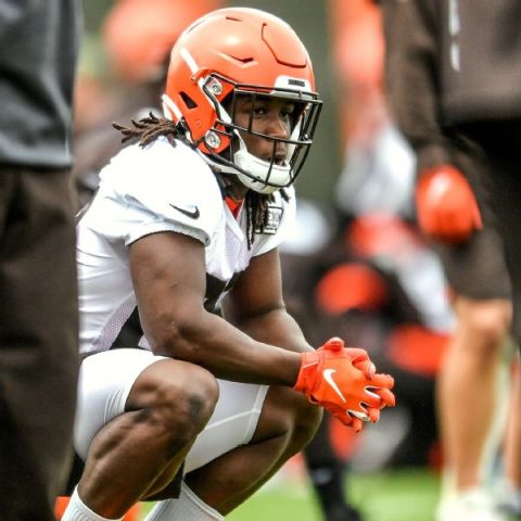 NFL says Hunt can’t be with Browns during ban