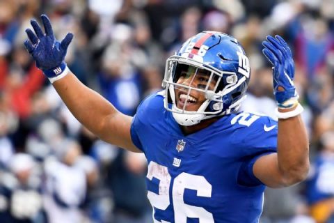 Barkley’s dad, likely in Jets gear, to cheer Giants