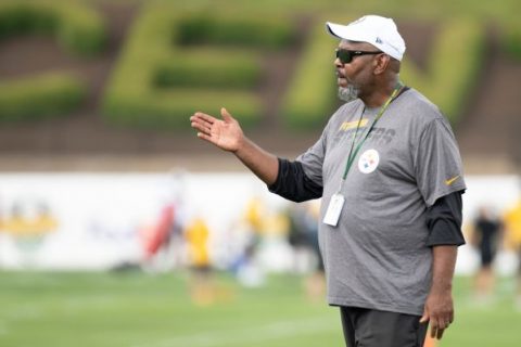 Steelers WRs coach Drake dies suddenly at 62