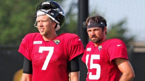 Healthy QB Foles to start for Jags over Minshew
