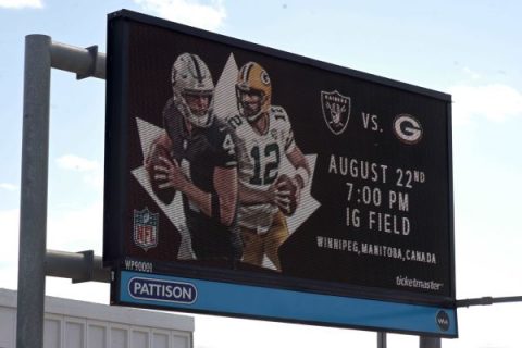 Raiders, Packers play on 80-yard field due to holes