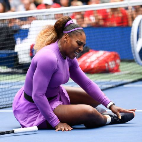 Serena shakes off ankle injury to reach quarters