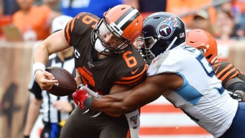Titans ride defense to spoil opener for Baker Mayfield, Browns
