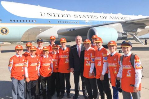 Air Force One gives LLWS champs ride home