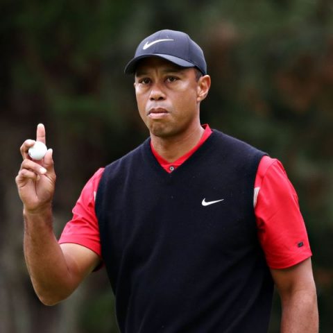 Woods wins Zozo, ties Snead with 82nd Tour title