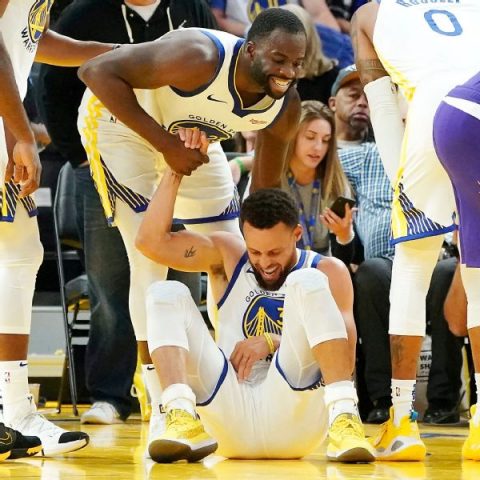 Curry has surgery, out at least three months