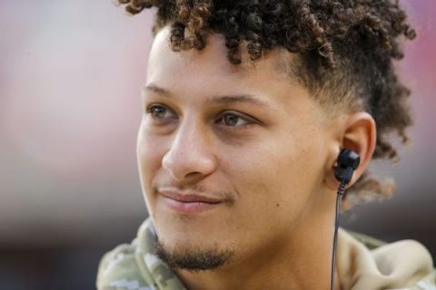 Sources: Chiefs give Mahomes massive extension