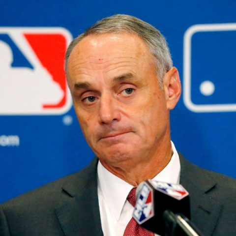 Manfred: Mistake to call WS trophy piece of metal