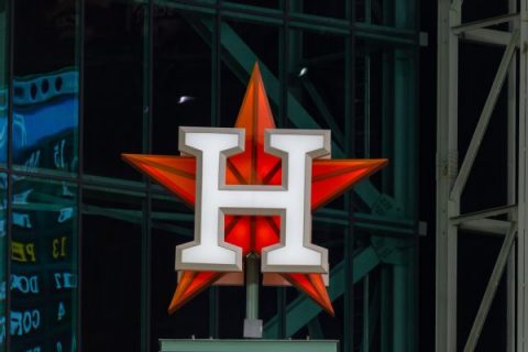 Two California Little Leagues ban use of Astros