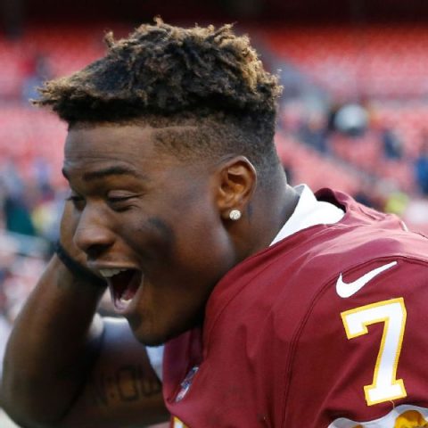 Haskins misses final snap to take selfie with fan