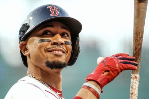 Source: Betts gets record $27M from Red Sox