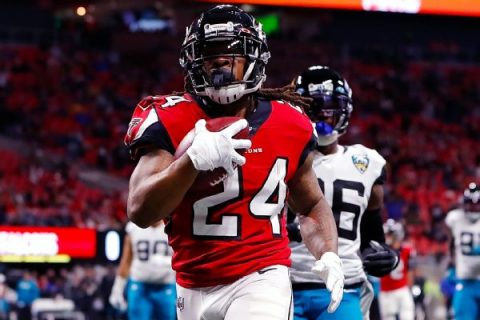 Saints reach one-year deal with RB Freeman