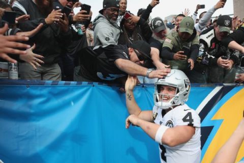 Carr eager for ‘fresh air’ as Raiders leave Oakland