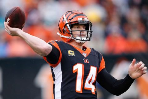 Dalton agrees with Cowboys on one-year deal