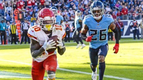 Guide to Titans-Chiefs, Packers-49ers: Picks, bold predictions, key matchups, more