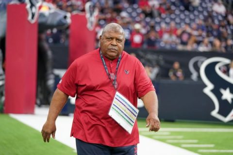 Sources: Weaver replaces Crennel as Texans DC