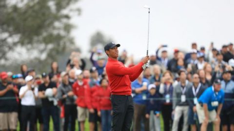 Hang on … how does this shot from Tiger Woods on the first hole not go in?