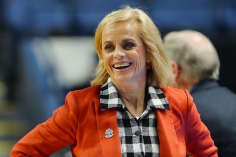 Hall of Fame coach Mulkey leaves Baylor for LSU