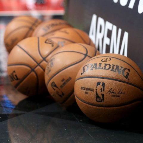 Sources: NBA eyes halftime dunk contest at ASG